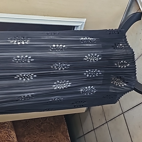 Black pleated skirt - Picture 2 of 9